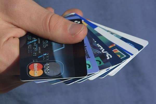 Analiză: Creștere record pe piața cardurilor bancare din Republica Moldova în 2022: Două treimi din veniturile moldovenilor sunt obținute pe card