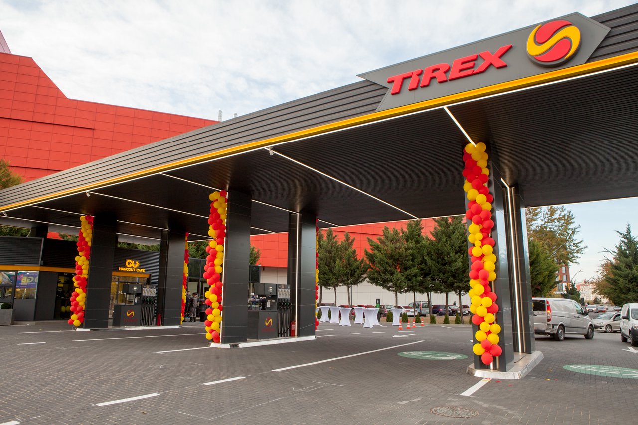 Una dintre cele mai mari companii, în prag de insolvenţă: Tirex-Petrol nu mai vinde carburanţi