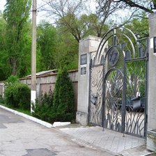 Morminte vandalizate în Cimitirul Evreiesc din Chișinău. Poliția caută persoanele responsabile