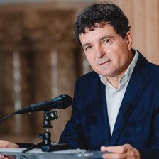 Salariul lui Nicușor Dan crește odată cu noua funcție. Remunerarea președintelui român este stabilită prin lege în funcție de salariul minim brut