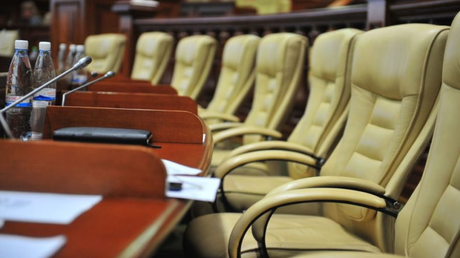 Parlamentul s-ar colora în cinci culori, în cazul unui scrutin. Un partid ar lua 50 de mandate (SONDAJ)

