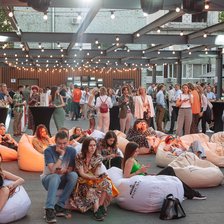 Vrei să vezi cum a fost la cel mai tare eveniment de la începutul acestei veri? Primele imagini de la #ROOFOFFLINE MAD about AD (FOTO)