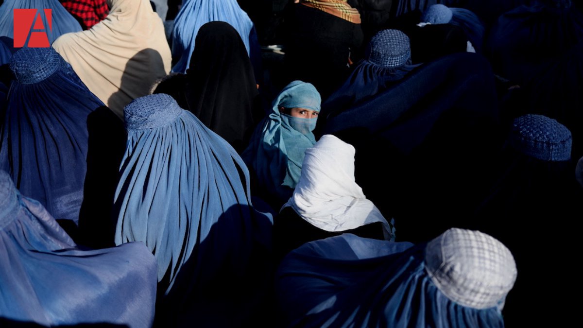 Afganistan: În afara legii este scoasă femeia. De la o regulă la alta, le mai aparține doar propria viață