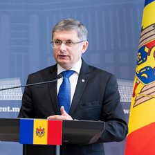 „Deputații nu trebuie să stea zi și noaptea să scrie proiecte de lege”. Grosu, despre vedetele de pe listele PAS