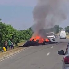 Traseul Telenești: Un camion cu 50 de baloți de paie, mistuit de flăcări (VIDEO)