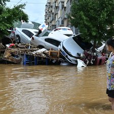 Inundații în China: Cel puțin 30 de persoane și-au pierdut viața (FOTO)
