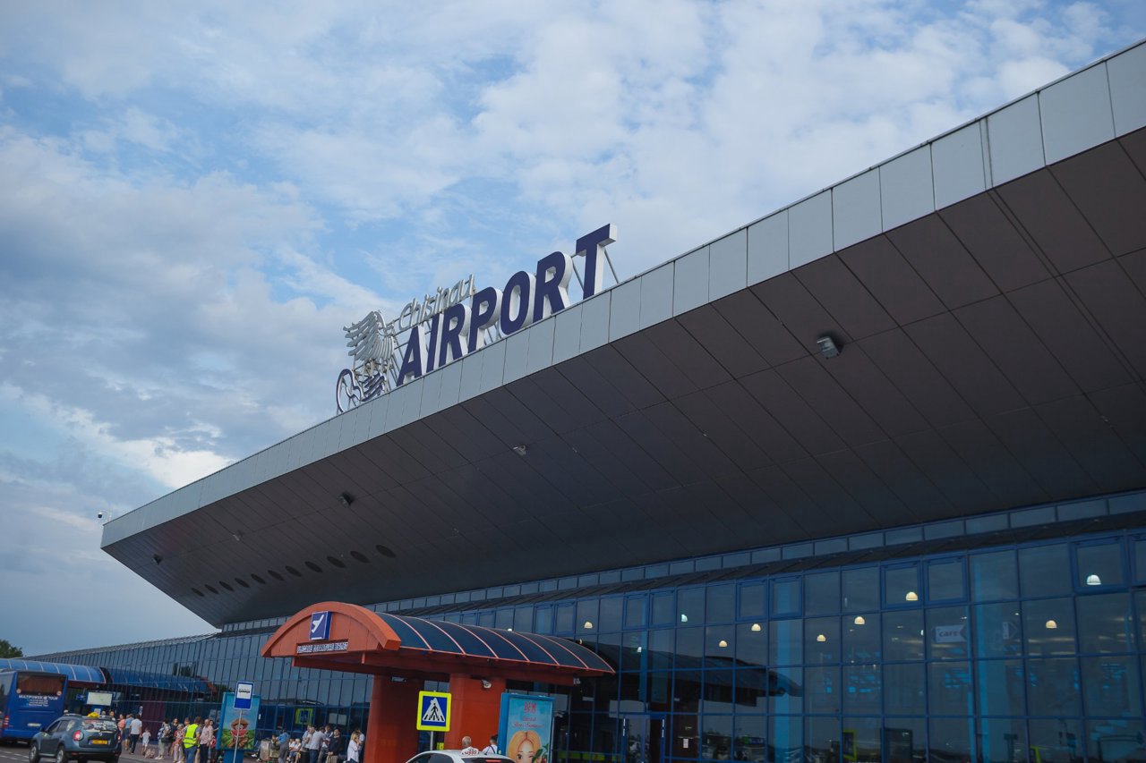 Aeroportul din Chișinău ar putea fi redenumit în cinstea lui Eugen Doga? Șeful de la Infrastructură: „Susțin această idee”