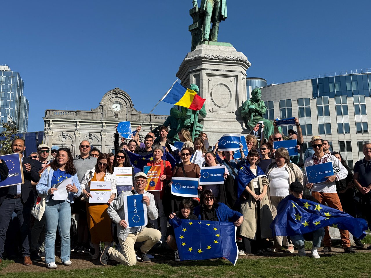 „România, trezește-te!”. Manifestații în sprijinul lui Nicușor Dan la Bruxelles și în mai multe orașe din România


