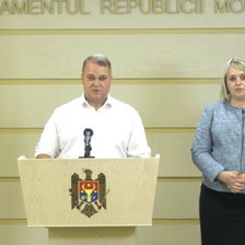 Ultima oră! Deputații Irina Lozovan și Alexandr Nesterovschi, la un pas de a pierde imunitatea parlamentară. Solicitare PG, citită în plen