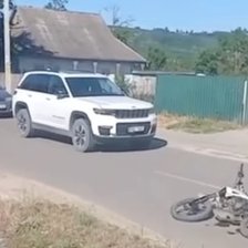 Accident la Tomai: Un minor pe motocicletă, rănit după un impact cu un Jeep

