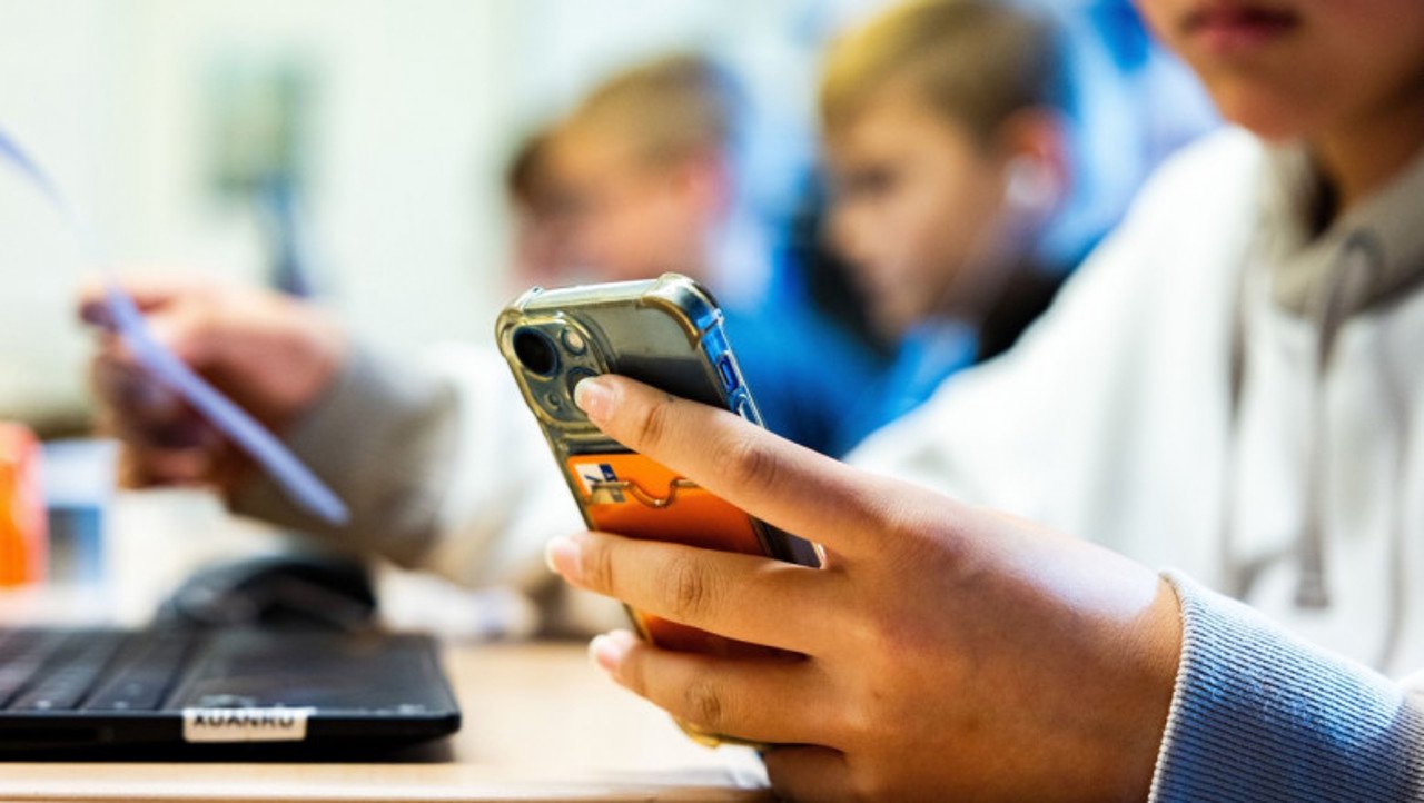 Austria: Ministerul Educației va interzice telefoanele mobile în școli
