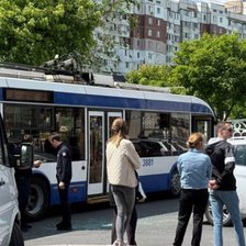 Un troleibuz și două automobile s-au ciocnit în capitală