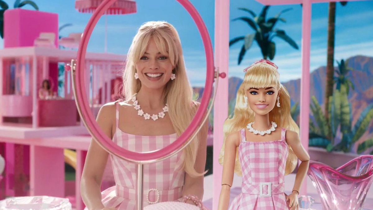 „Barbie ajunge o bucată de plastic adultă”. Cum (re)începe povestea păpușii timp de 60 de ani 