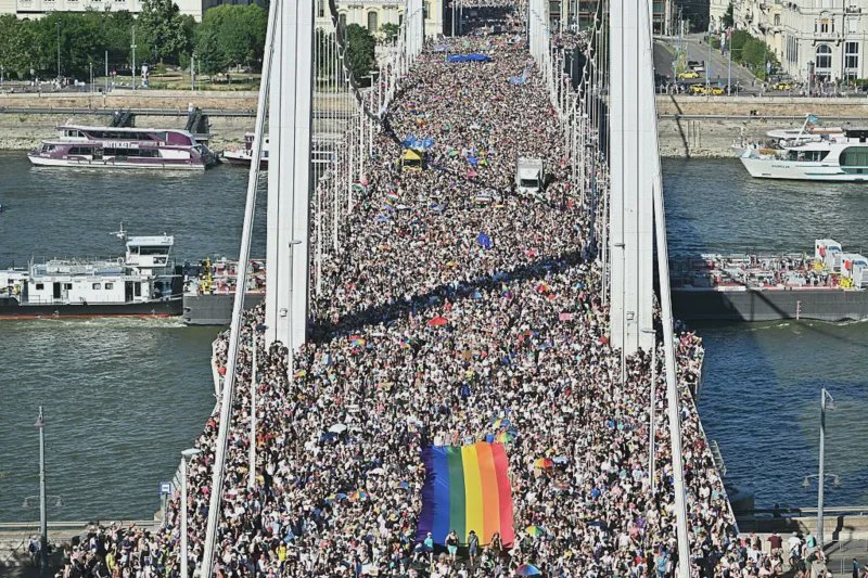 Mii de oameni au participat la Budapesta Pride, în ciuda interdicției guvernului lui Viktor Orbán

