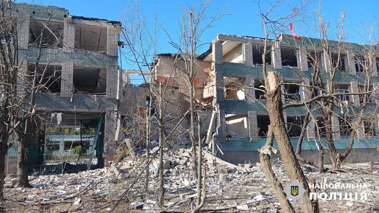 Ucraina: O școală a fost distrusă și o grădiniță a fost avariată în urma unui atac