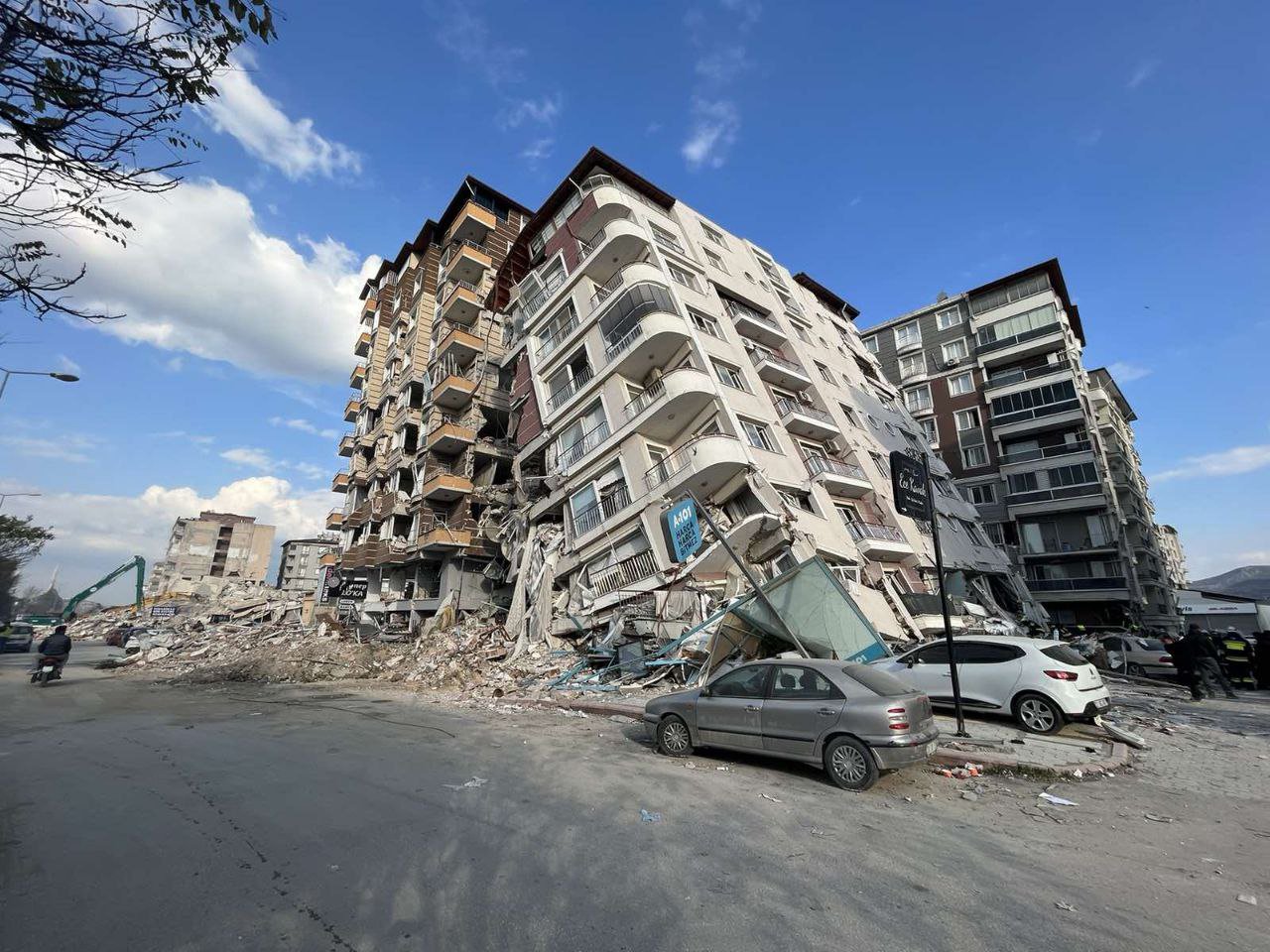 Numărul morților după cutremurul din Turcia depășește cifra de 20 mii. Salvatorii moldoveni continuă să activeze alături de colegii lor