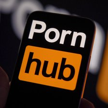 Pornhub se retrage din Franța din cauza noii legi privind verificarea vârstei


