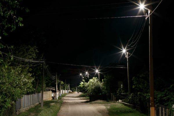 Să fie lumină pe străzile din Cimișlia. Șase ulițe acum au infrastructură electrică