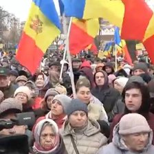 Protest cu îmbrânceli, minori nesupravegheați și trafic dat peste cap: Cum decurge manifestația din centrul capitalei