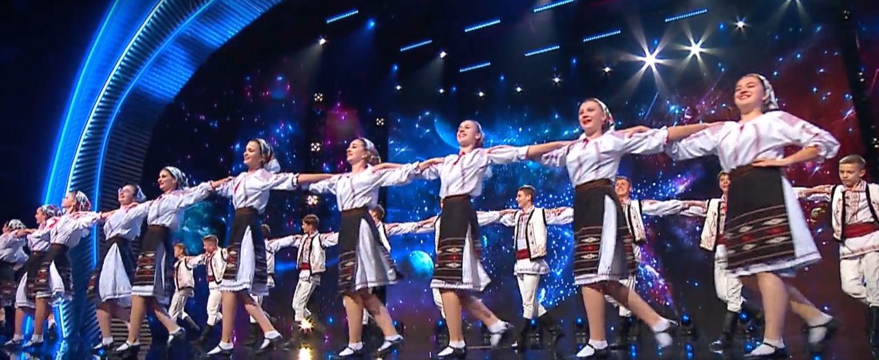 Ansamblul Hecenii din R. Moldova s-a calificat în finala concursului „Românii au talent”