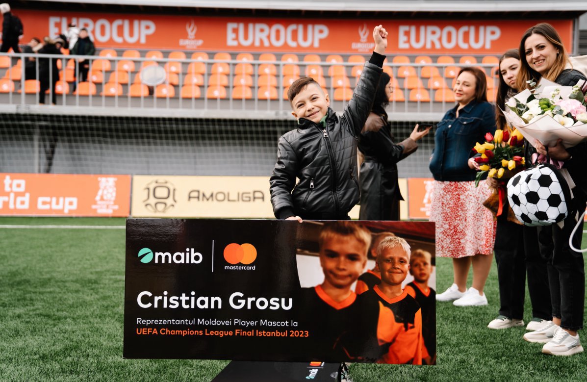 De la cumpărătură la aventură: cum un card maib junior a realizat visul unui copil de a vedea finala cupei UEFA Champions League de la Istanbul