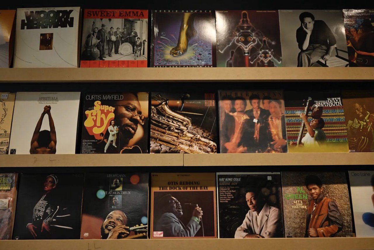 Vânzările de vinil depășesc cele de CD pentru prima dată din 1987