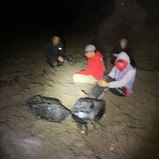 Doi moldoveni, reținuți după ce ar fi încercat să organizeze trecerea ilegală a frontierei de către patru cetățeni străini (VIDEO)