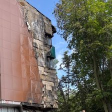 Incendiul de la INN: Focul a distrus o încăpere și fațada unei clădiri. Este pornită o anchetă pentru stabilirea cauzei