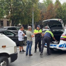 Mai mulți șoferi s-au ales cu amenzi la protestul transportatorilor. Poliția: Au blocat o bandă de circulație (VIDEO)