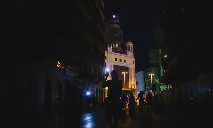 Franța anchetează două pene de curent succesive provocate intenționat. Peste 200.000 de persoane afectate în Nice și Cannes
