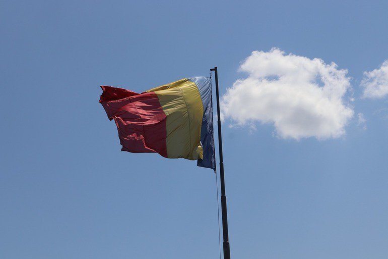 Statul român va oferi bani pentru repatrierea românilor decedați în străinătate. Legea, promulgată de Iohannis
