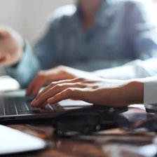 Elevii își vor putea testa oficial competențele digitale. Certificatele vor constitui un avantaj pentru admiterea la studii