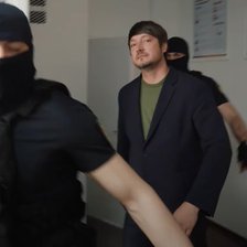 Dosarul mitei de 40 de mii de dolari: Șeful Biroului Vamal Centru, plasat în arest preventiv, iar brokerul vamal - în arest la domiciliu
