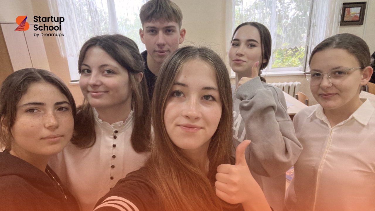 CurioBox: Elevi absolvenți ai programului Startup School 2025, care aduc știința mai aproape de copii prin inovație
