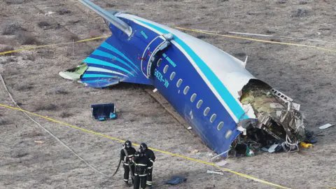 O rachetă rusească, cauza prăbușirii avionului Azerbaijan Airlines. I s-ar fi interzis aterizarea de urgență în Rusia