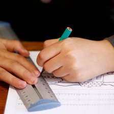 MEC vrea să reintroducă notele în clasa a IV-a. Disciplinele analizate - limba română și matematica
