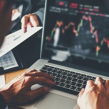 Platforma de tranzacționare TUX s-ar fi prăbușit. Oamenii ar risca să își piardă investițiile (UPDATE)