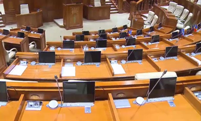 ACTUAL // Consilierii vor vota la fel deputații. Aceștia vor primi câte un dispozitiv pentru votul electronic