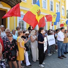 Protest organizat de PSRM în fața Curții Constituționale. „CC fără legitimitate!”, scandează mulțimea
