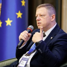 „Taniușa@mail.ru” sau „sute de solicitări de pe aceeași adresă digitală”: Mai multe înregistrări prealabile din Rusia ar putea fi fictive 
