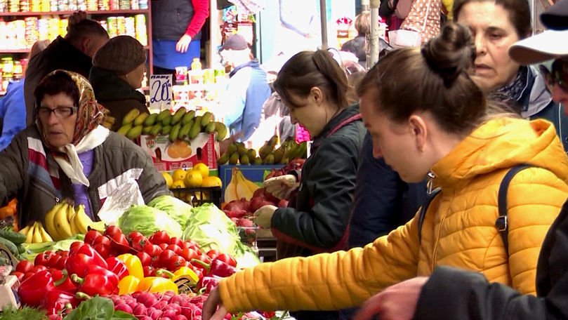 Un moldovean cheltuie în medie 40% din venit pe produse alimentare. Ce cheltuieli mai au cetățenii 