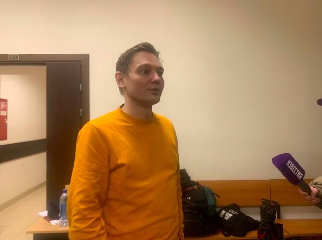 Vedetele rusești, din nou pe mâna legii: Un artist a ieșit pe scenă gol purtând doar o șosetă pe care a pierdut-o, dar „a câștigat” 10 zile de închisoare