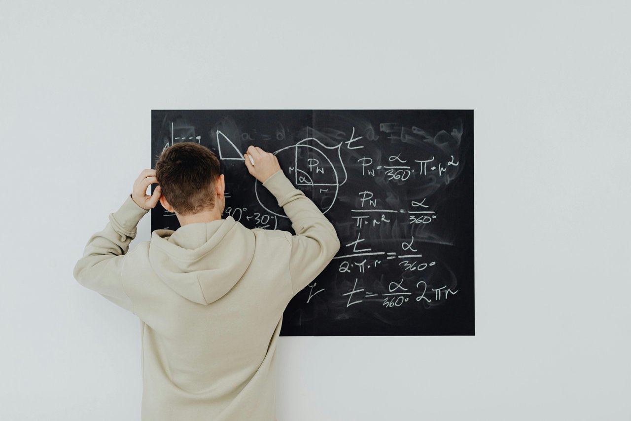 Mai mulți profesori se opun disciplinei integrate Științe. MEC: Rezistența este firesc să fie mare