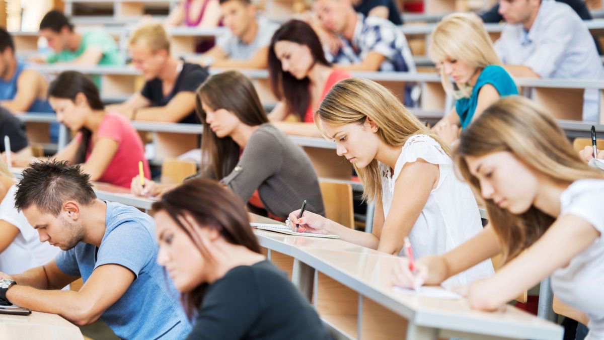 Bursele studenților și elevilor vor fi majorate. Care va fi valoarea acestora