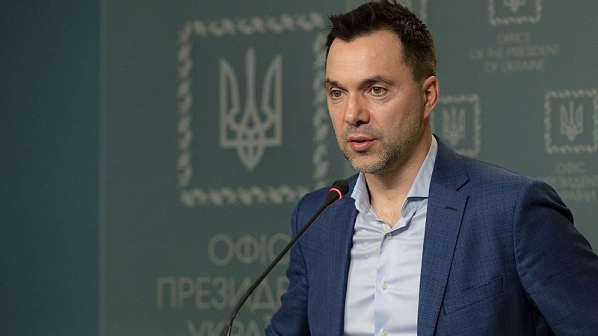 Fostul consilier al lui Zelenski, Alexei Arestovici își anunță intenția de a candida la prezidențialele din 2024. Propune cedarea de teritorii în schimbul aderării la NATO

