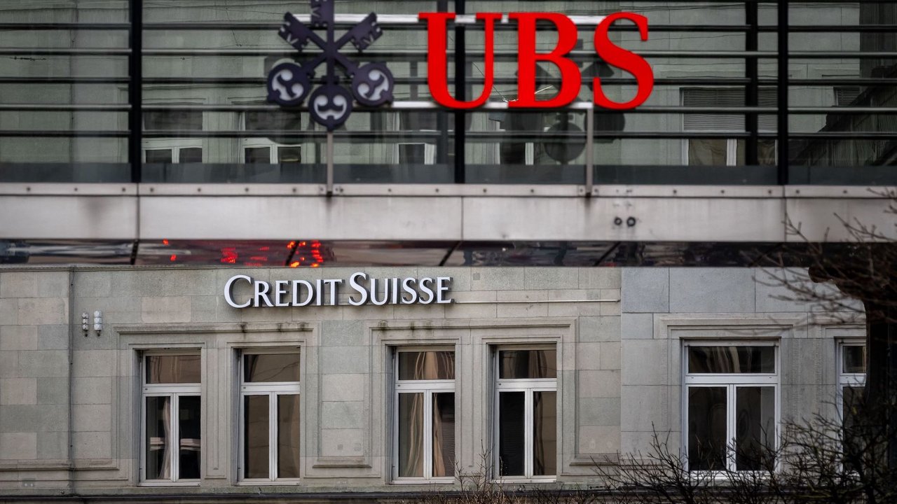 UBS a salvat Credit Suisse, iar fuziunea a creat o mega-bancă. Ce urmări are această mișcare