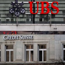 UBS a salvat Credit Suisse, iar fuziunea a creat o mega-bancă. Ce urmări are această mișcare