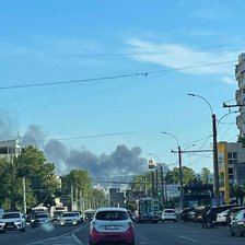 Incendiu în capitală: Mai multe țevi din spatele unui centru comercial au fost cuprinse de flăcări (VIDEO)