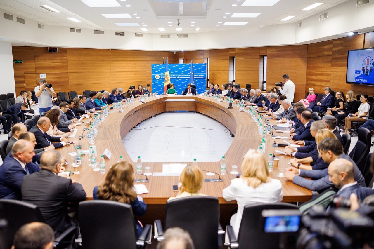 Diplomatic vorbind... Ambasadorii Republicii Moldova se întrunesc la Chișinău (LIVE)