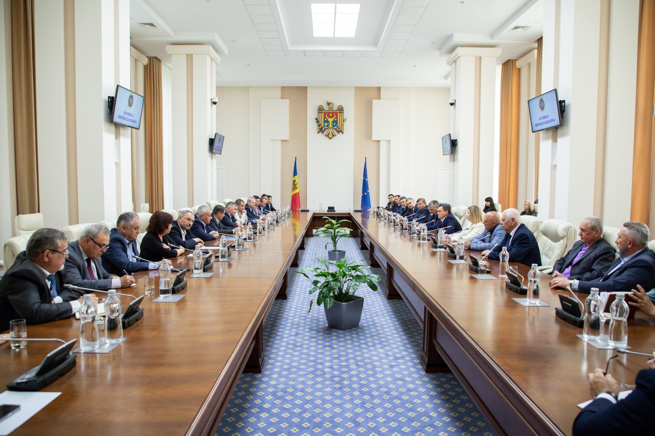 Recean s-a întâlnit cu președinții de raioane la Guvern. Ce subiecte au fost discutate
